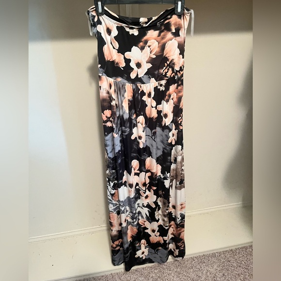 Vanilla Bay Floral Maxi Strapless Dress in Black and Peach - Picture 2 of 5